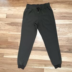 Lululemon green joggers size 4